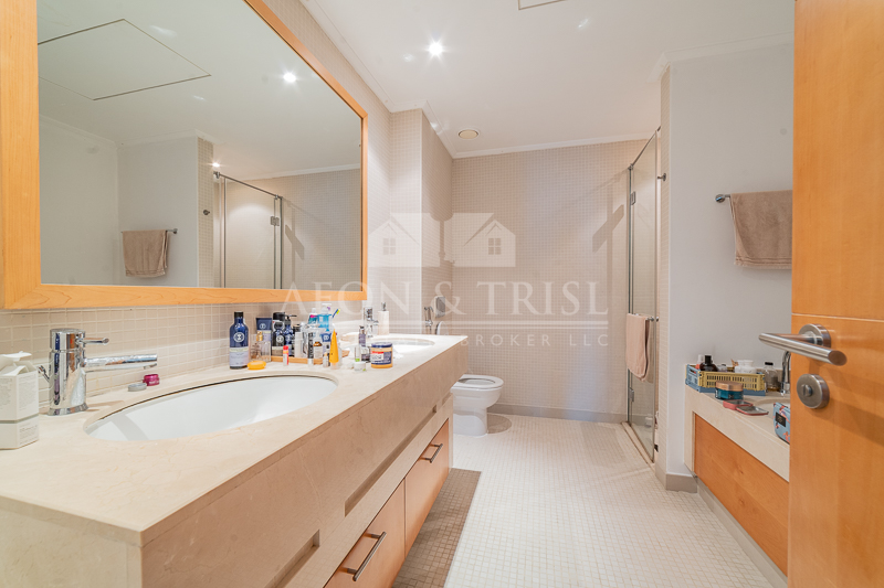 Spacious Studio | canal view Unit | Great Investment
